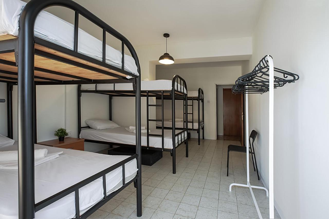 White Hostel Лимасол Экстерьер фото